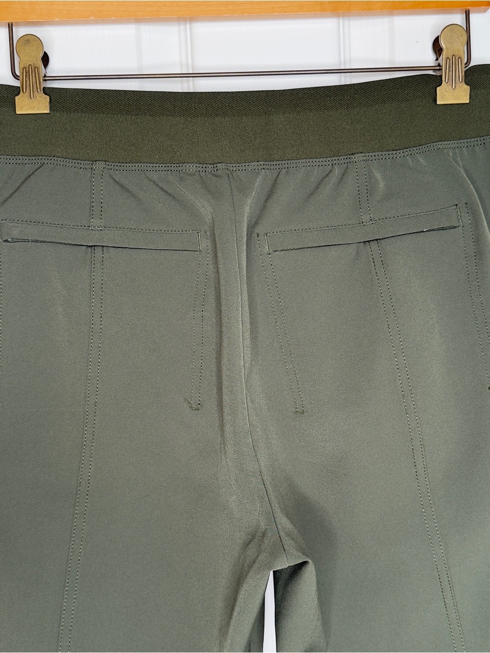 Athleta Endless High Rise Cargo  Pants in Aspen Olive Size 6 - Picture 7 of 15